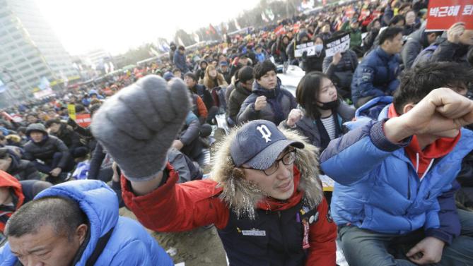 جنوبی کوریا میں ہزاروں افراد نے حکومت مخالف لگائے